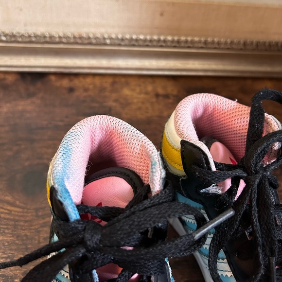 Adidas Toddler Girls Hardcourt Hightop Multicolor size 4K - Picture 5 of 7